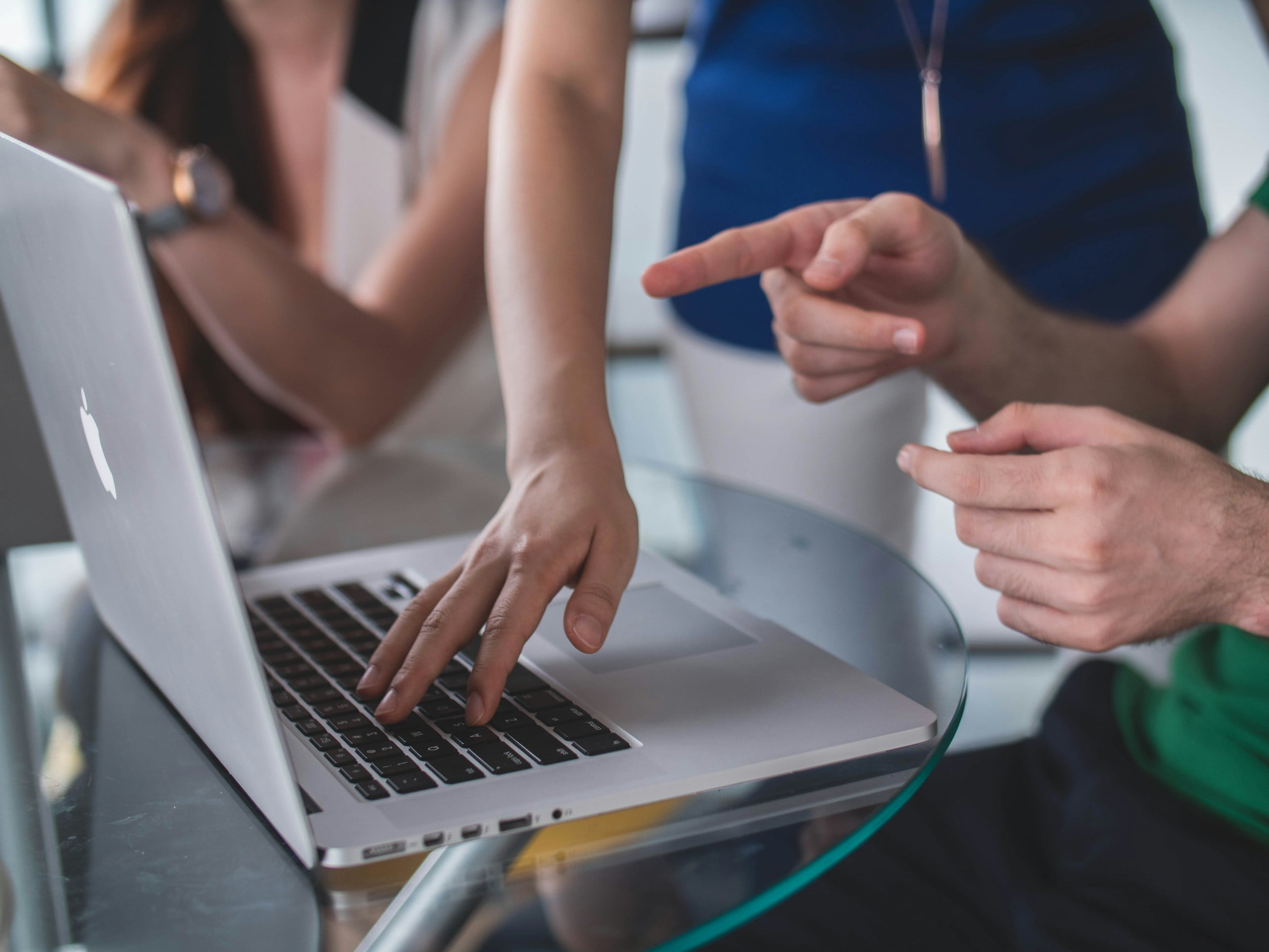 person assisting someone with a computer issue