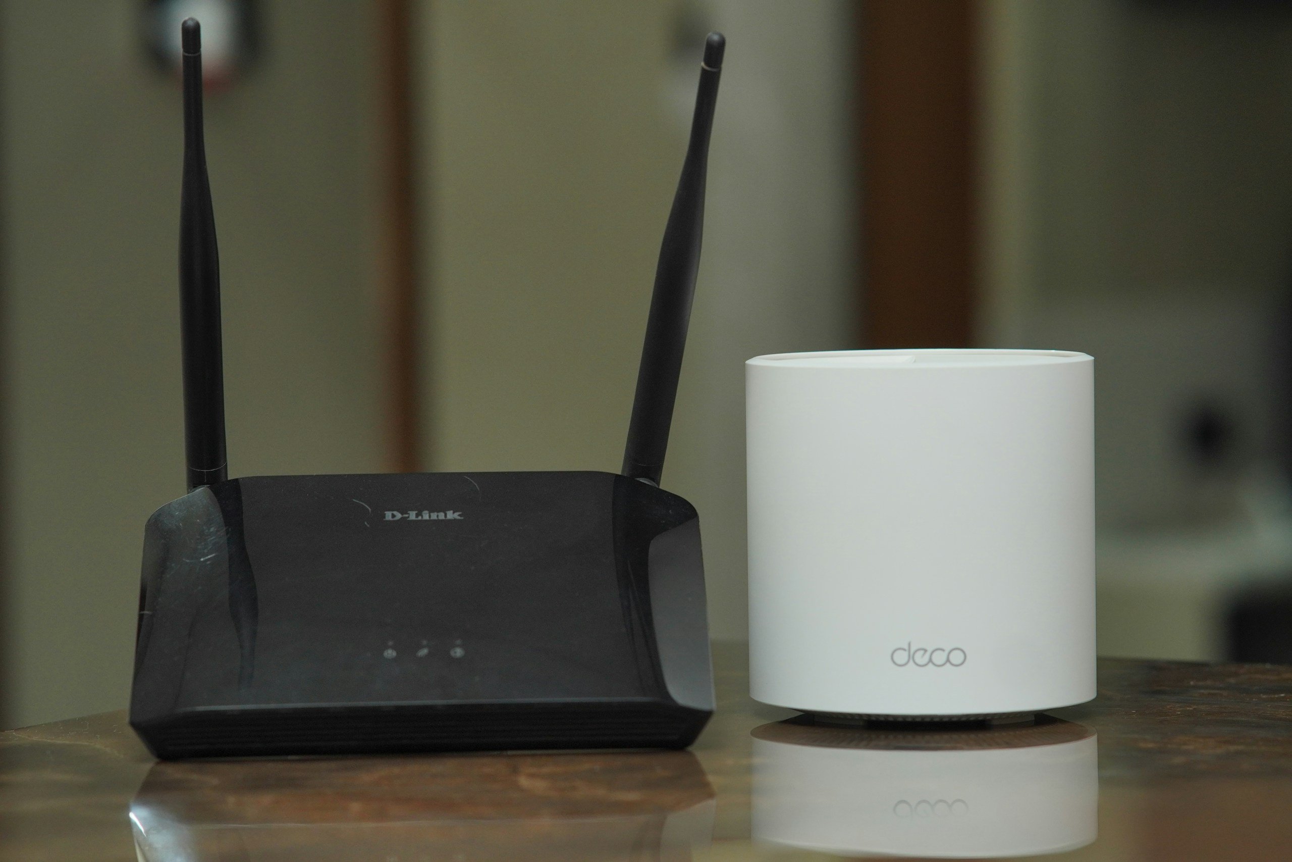 Traditional Wi-Fi router vs Modern Mesh Router. Comparison between D-Link Router vs TP-Link Deco X20 Mesh Router